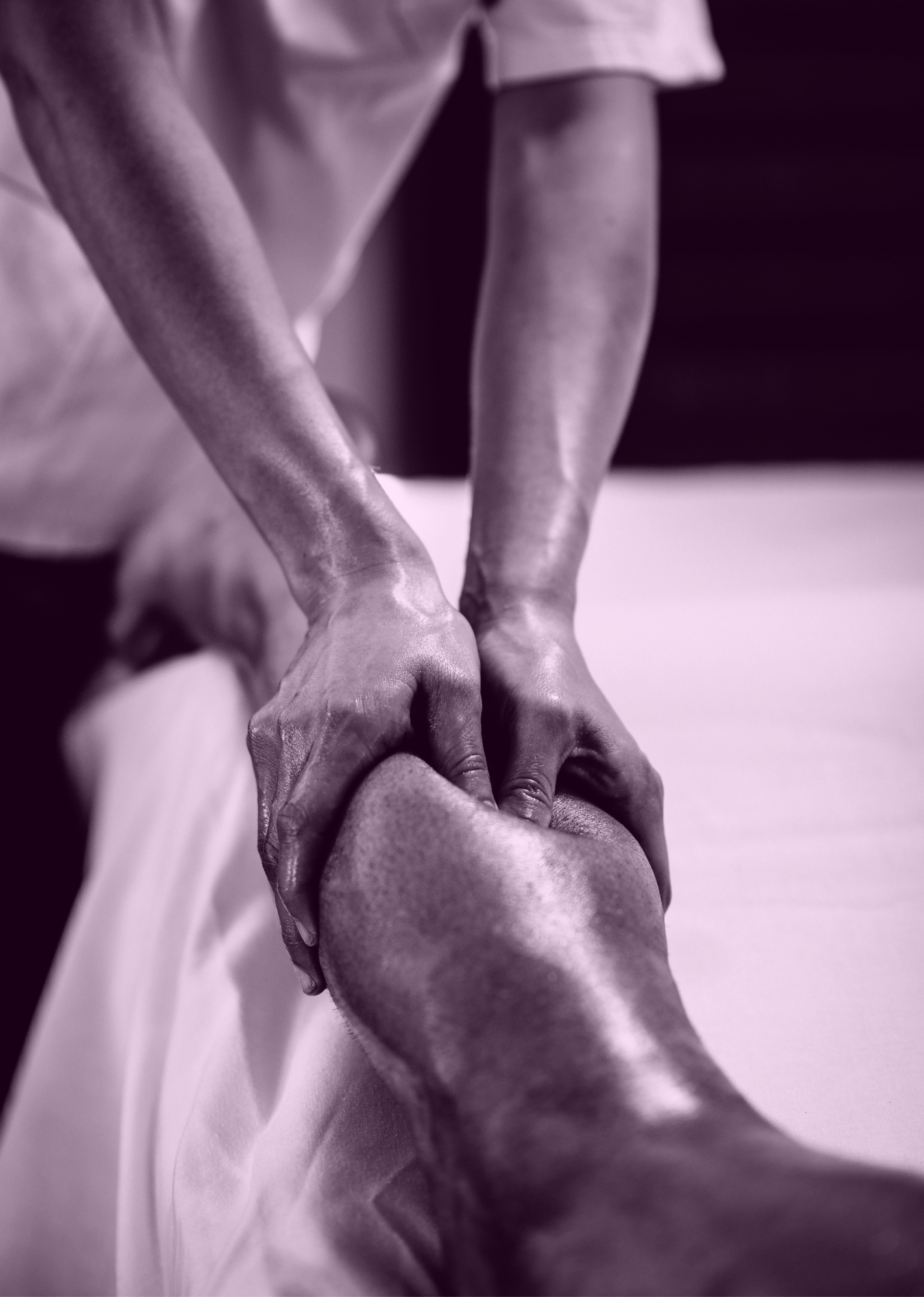 massage sportif des jambes à l'huile 